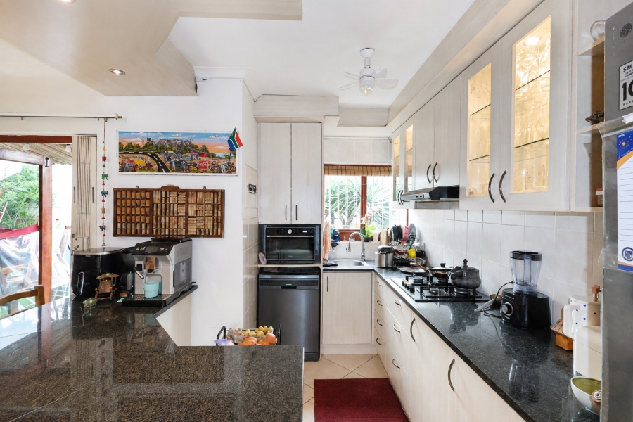 To Let 3 Bedroom Property for Rent in Waves Edge Western Cape